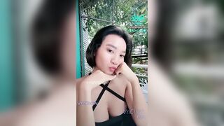 rosababyvip khoe vú lồn trong quán cafe nứng quá vào WC thủ dâm cực ngon
