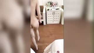 Đang sung sướng thì bị công an vào bắt .