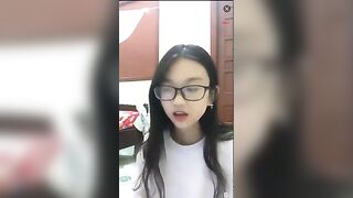 Em show ti một chút thôi mà