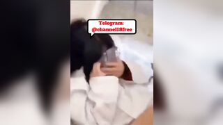 CẶP HỌC SINH ĐỊCH NHAU Ở CẦU THANG