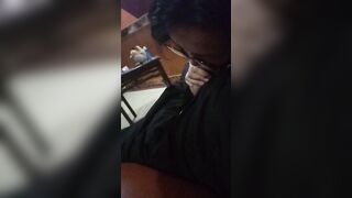 Con em gái tới tuổi động dục, bố mẹ vừa ra ngoài lôi con cu ra bú lấy bú để