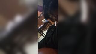 Con em gái tới tuổi động dục, bố mẹ vừa ra ngoài lôi con cu ra bú lấy bú để