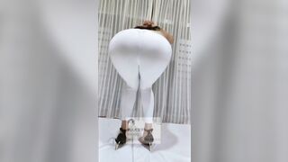 Em gái dáng nuột khoe mông P3
