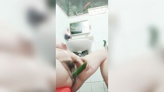 Chị gái mũm mĩm vú bự nứng lồn trốn vào nhà tắm lồn thủ dâm cho bớt ngứa lồn
