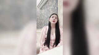 Nguyễn Thị Bích Tuyền 1996 Nợ Xấu Vì Mua Sh Cho Anh Người Yêu