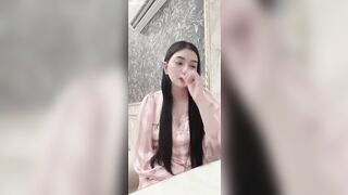 Nguyễn Thị Bích Tuyền 1996 Nợ Xấu Vì Mua Sh Cho Anh Người Yêu