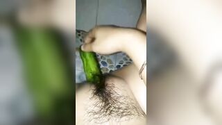 Em gái chubby miền tay vừa thẩm vừa nói chuyện vs mẹ