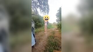 Đi chơi dã ngoại bắt em gái cởi quần ra quay show lồn rồi mới địt