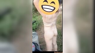 Đi chơi dã ngoại bắt em gái cởi quần ra quay show lồn rồi mới địt
