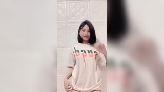 Bé học sinh non tơ 8