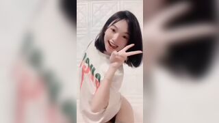 Bé học sinh non tơ 8