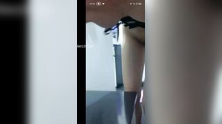 Em Nằm Banh Lồn Đợi Anh Đút Cặc Vàoo