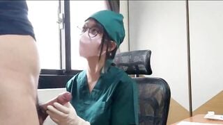 Y tá lấy tinh trùng cho bệnh nhân