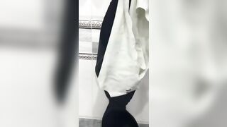 Thanh niên qua nhà em hàng xóm học sinh cấp 3 chơi thì vô nhà vệ sinh tìm quần lót dơ