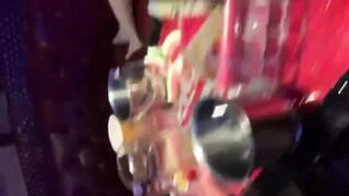 Đi hát karaoke bị hội bạn hiếp dâm rồi vứt lại ở quán