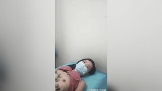 Bác sĩ quay lén các em teen tới khám