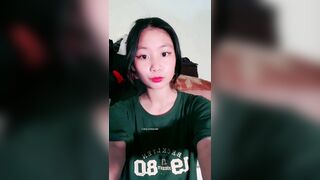 Em gái Bật tiếng to để mẹ không nghe tiếng móc lồn