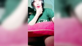 Em gái Bật tiếng to để mẹ không nghe tiếng móc lồn