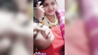 Chị gái nứng lồn bắt em trai chui vào váy mút