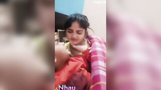 Chị gái nứng lồn bắt em trai chui vào váy mút