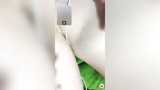 Thác loạn, mẹ call video sex với con trai khi chồng ngủ