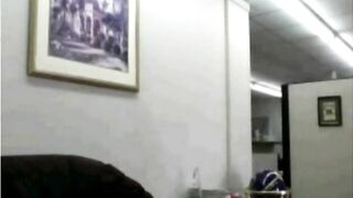 Gái Châu Á lén lút thủ dâm tại công sở