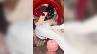 Nay qua nhà cô hàng sóm lấy sịp rùi sục