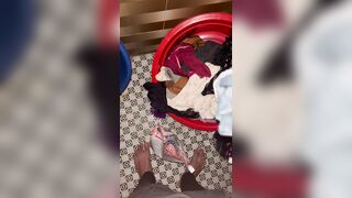 Nay qua nhà cô hàng sóm lấy sịp rùi sục