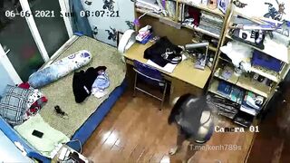 Hack cam em gái thay đồ ở nhà một mình