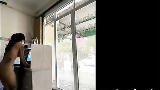 Em gái hớt tóc vừa thủ dâm vừa lo sợ trông kích thích quá