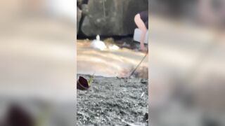 Đi leo núi vô tình bắt gặp được cặp đôi đang địt nhau