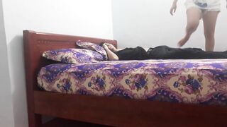 Tôi thanh niên bị 2 con bạn đánh thuốc thi nhau địt