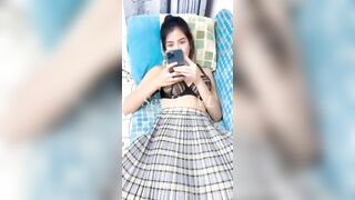 Qua nhà e chơi mà e mặc thế này đây