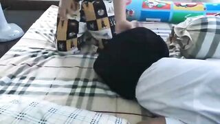 Vừa đi học về đã bị thằng anh hiếp dâm đến khóc lóc