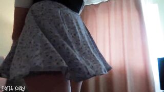 Nhỏ tuổi teen cưỡi trong váy được vô tình creampied