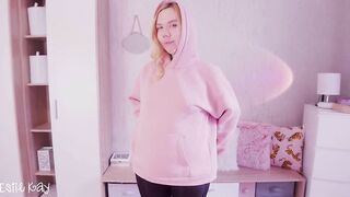 Stepsis ngớ ngẩn muốn đi dạo với dây buộc mông, nhưng thay vào đó lại bị đụ qua đường