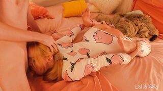 Stepdad xử lý chứng nghiện hậu môn của con gái riêng. bụng xuống hậu môn vì nghịch ng