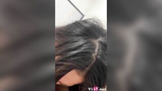 Em đang bú cu ngập mồm nói làm sao được mà anh cứ bắt em nói sướng