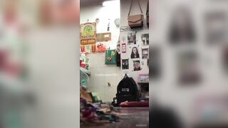 Ở trọ một mình thì mặc đồ làm gì