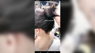 Cô dâu đi makeup mà quên mặc áo ngực