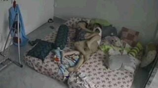 Hack Cam Hai Vợ Chồng Đang Tò Tè Thì Mẹ Vàoo
