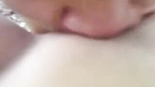 Lồn cực hồng, thanh niên lừa bé háng xóm ra vườn xong phá zin ae ạ