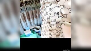 Qua phụ chị hàng xóm được chị thưởng cho bú cu nhưng ck cj về