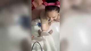 cho em hàng xóm mượn điện thoại học bài và được em nó bú cu