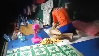 Thằng con mất dạy quay lén bố mẹ địt nhau bị phát hiện