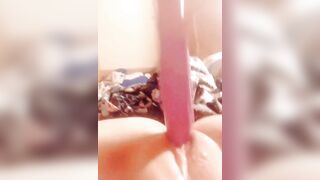 Em thủ dâm tóe nước