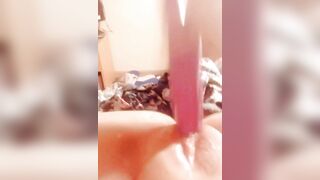 Em thủ dâm tóe nước