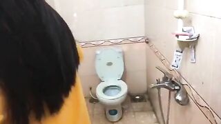 Quay lén em gái đi làm về suýt bị phát hiện