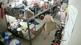quay lén kí túc xá nữ sinh