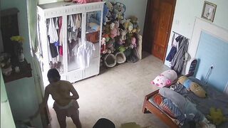 Hack camera em gái không mặc quần áo khi ở nhà